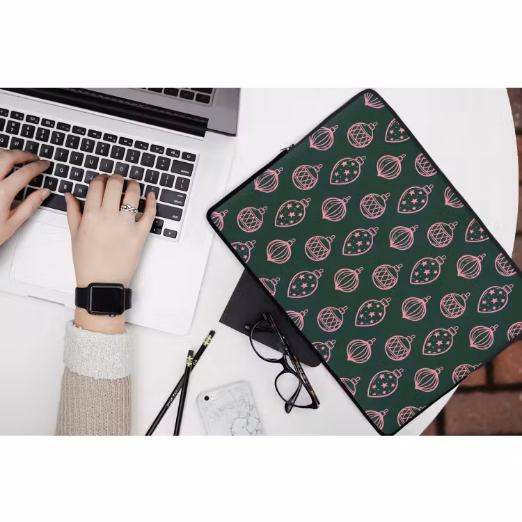 Laptophoes Kerstbal - Roze - Groen — 3