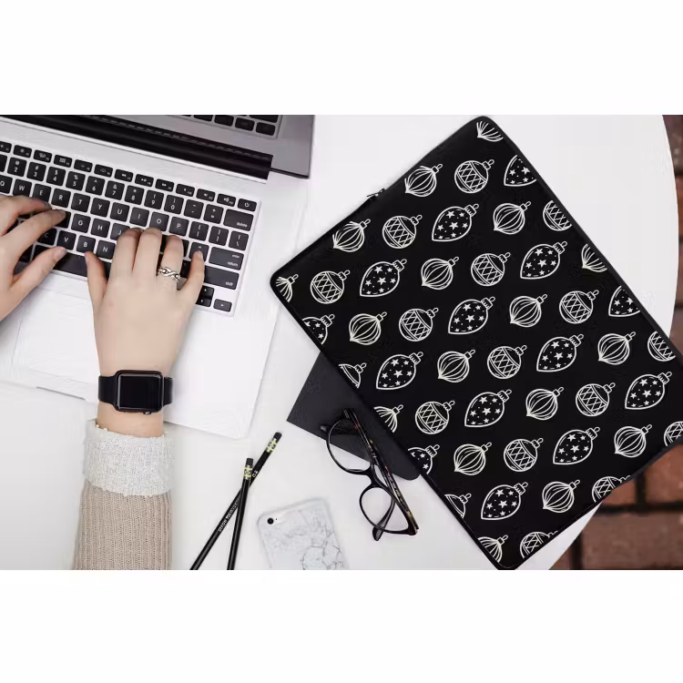 Laptophoes Kerstbal - Wit - Zwart — 3