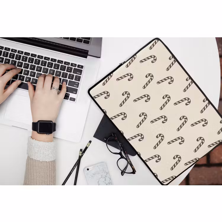 Laptophoes Kerst - Grijs - Crème - Zuurstok — 3