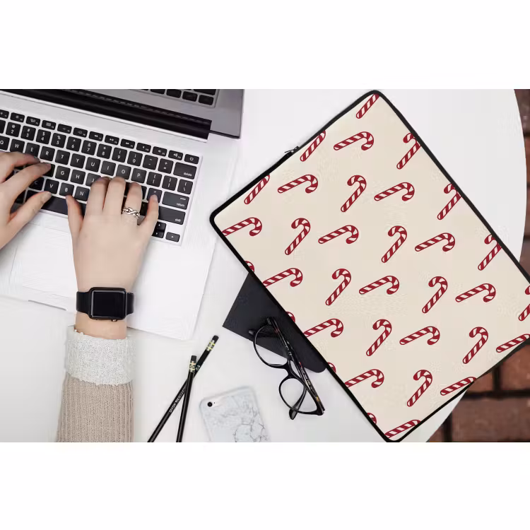 Laptophoes Kerst - Rood - Crème - Zuurstok — 3