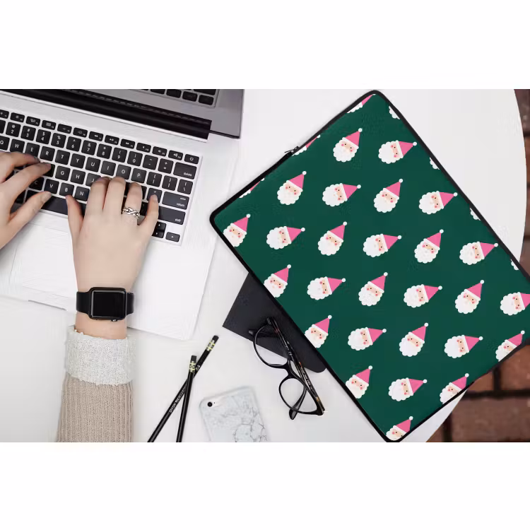 Laptophoes Kerstman - Kerst - Groen - Roze — 3