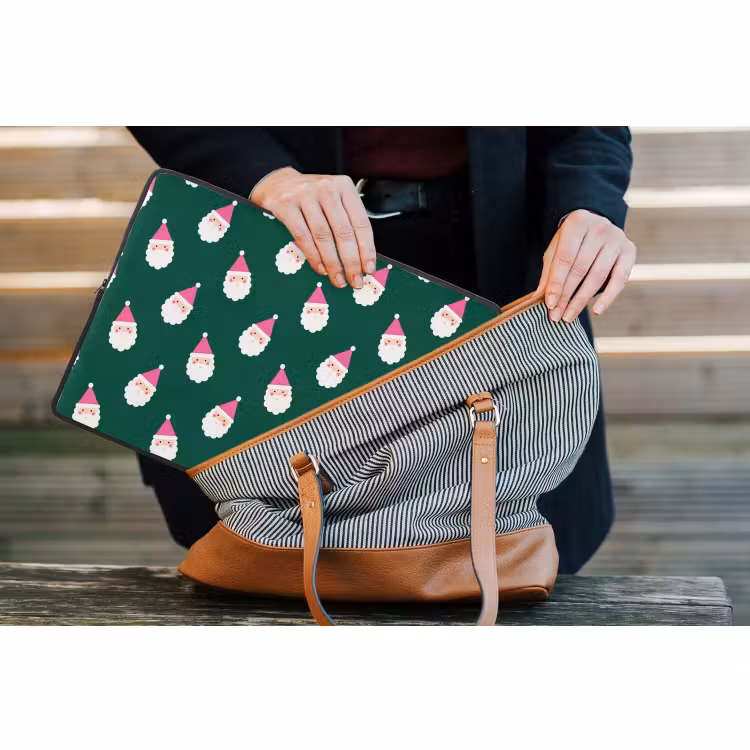 Laptophoes Kerstman - Kerst - Groen - Roze — 4