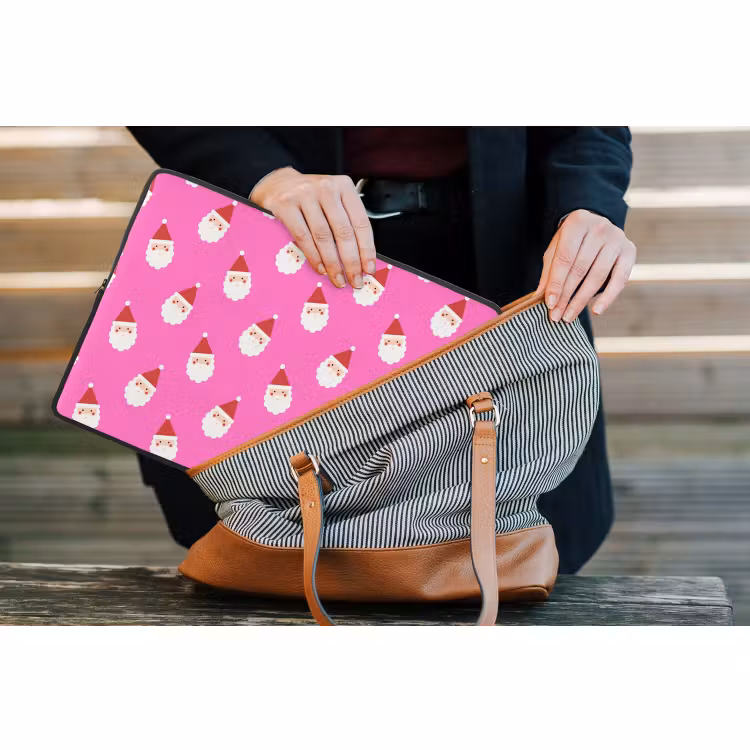 Laptophoes Kerstman - Kerst - Roze - Rood — 4