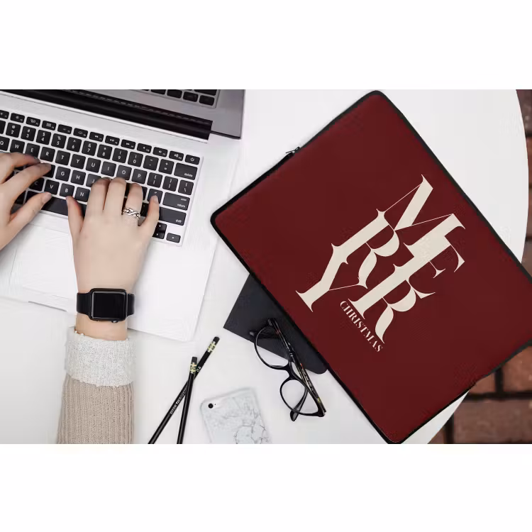 Laptophoes Merry - Tekst - Donker - Rood — 3