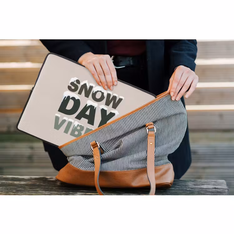 Laptophoes Sneeuw - Tekst - Kerst - Beige — 4