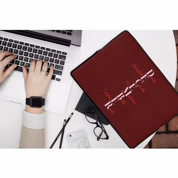 Laptophoes December - Tekst - Kerst - Burgundy — 3
